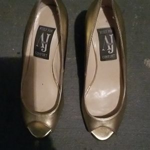 AJ Built for Valenci comfort